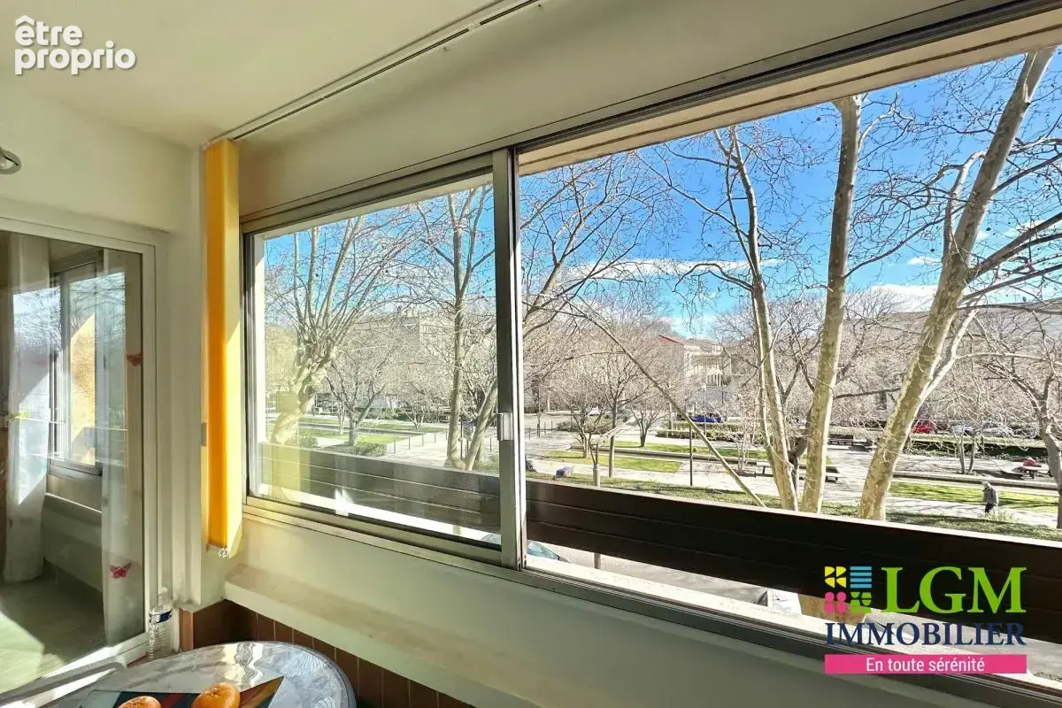 NÎMES - Appartement avec garage Quai de la Fontaine - photo 2