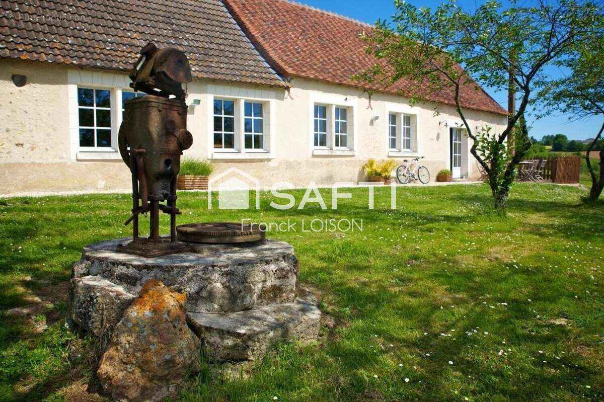 Maison 330 m² à Bridore  - photo 3