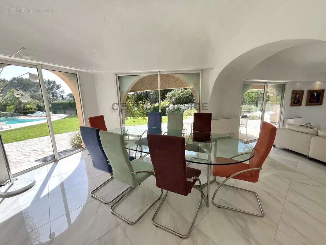 Maison à MOUGINS