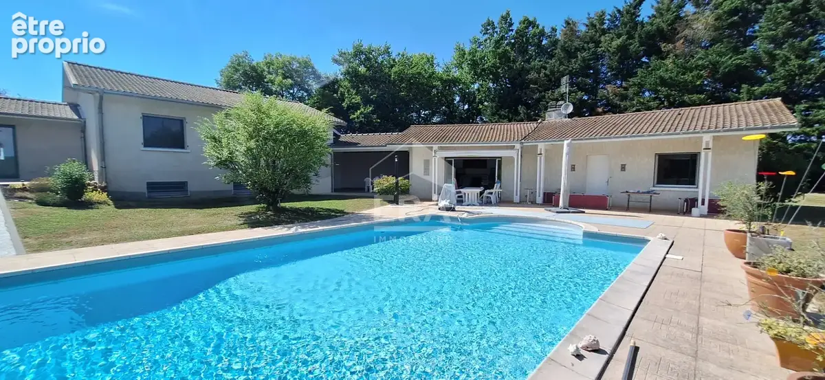 Maison à SAINT-DENIS-LES-BOURG