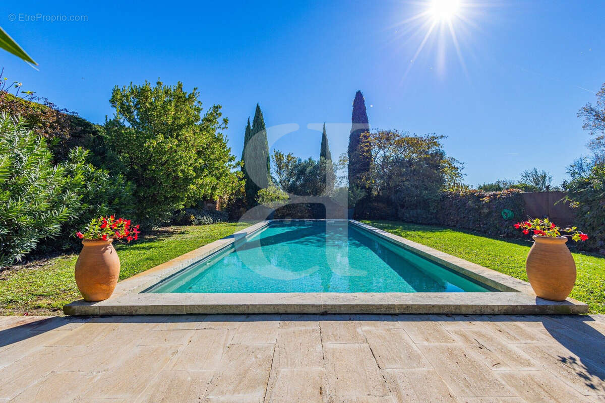 Maison à PERNES-LES-FONTAINES