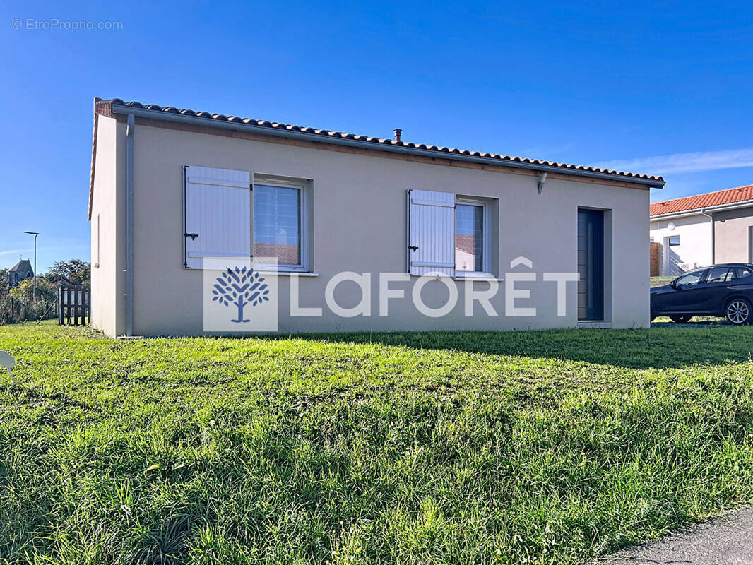 Maison à SAINT-LOUP-LAMAIRE