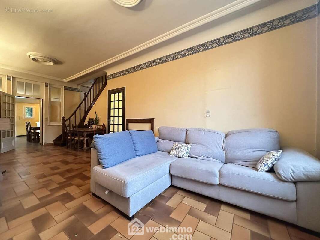 Son salon chaleureux - Maison à LAON