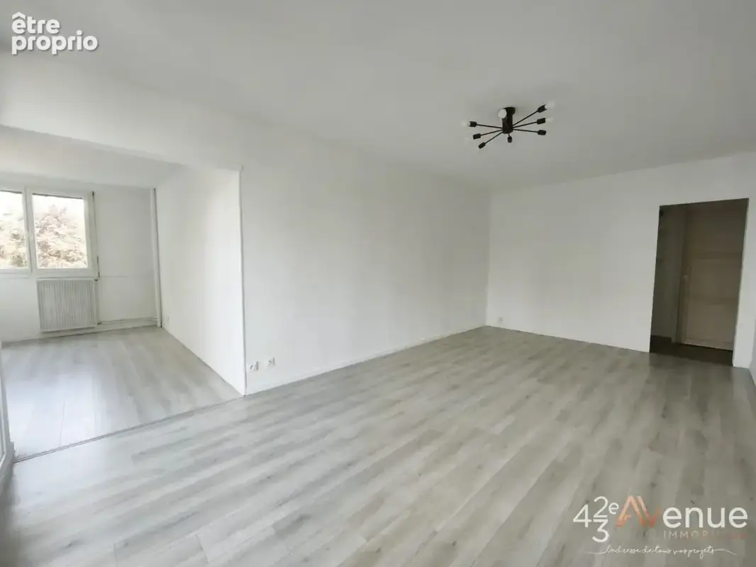 Appartement 96 m² à Saint-Etienne  - photo 2
