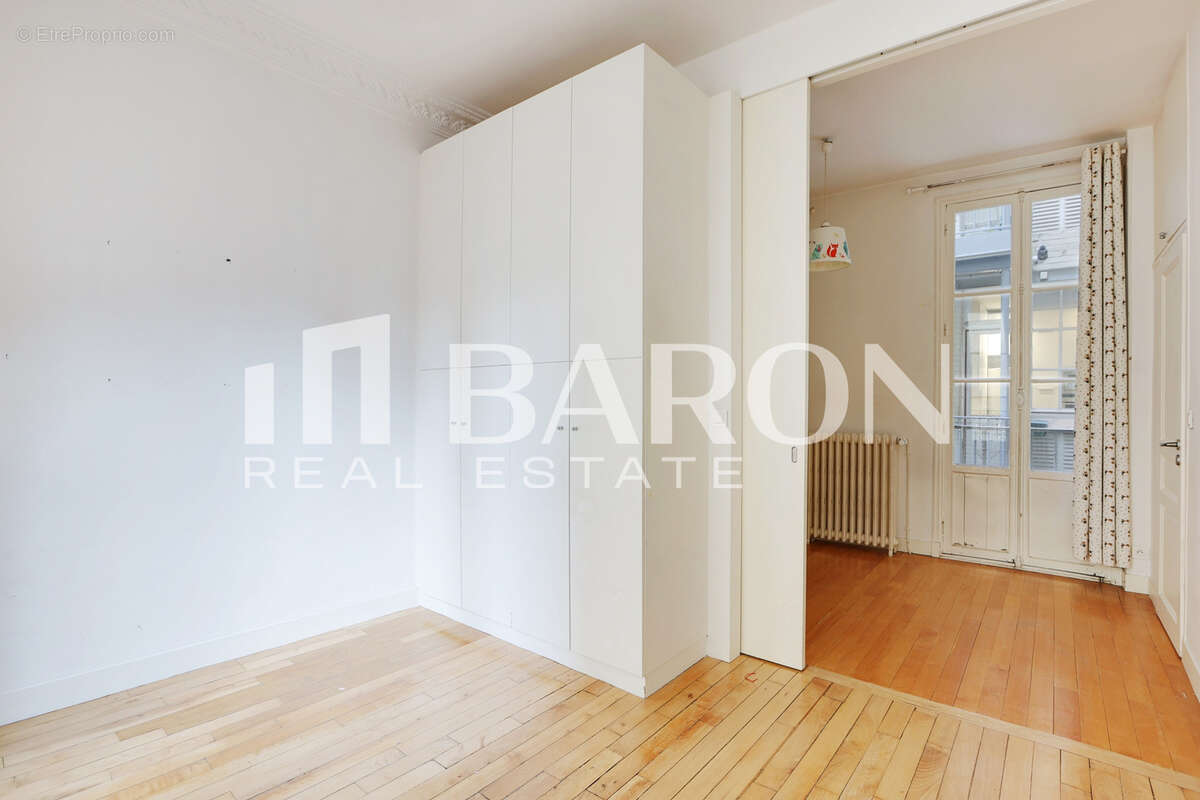 Appartement à PARIS-17E