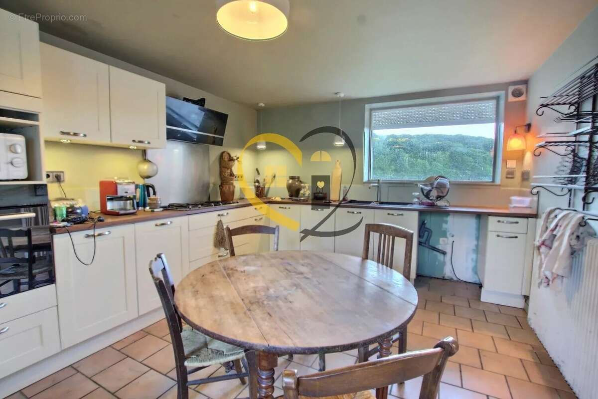 Maison à SENS-BEAUJEU