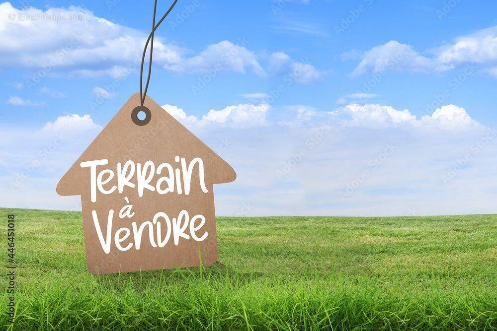 Terrain à SAINT-AUBIN-DES-PREAUX