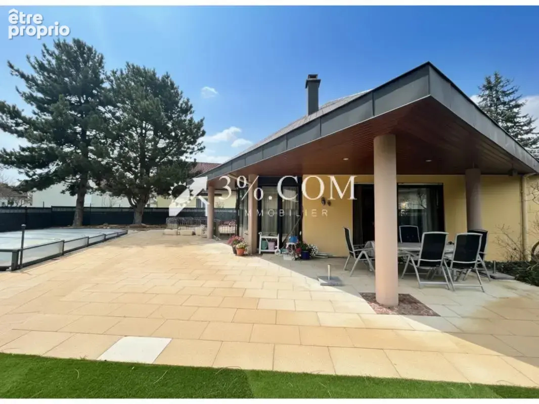 Maison d'architecte avec piscine sur terrain de 9 ares - photo 4