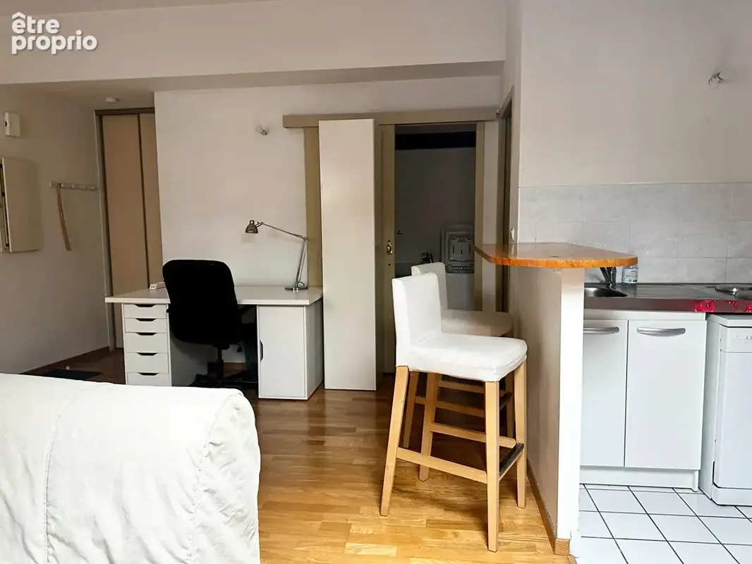 NANCY - Studio  37,40 m² Carrez / 48,60 m² au sol - Vendu meublé - photo 8