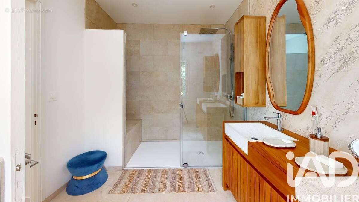 Maison 235 m² à Sainte-Soulle  - photo 5