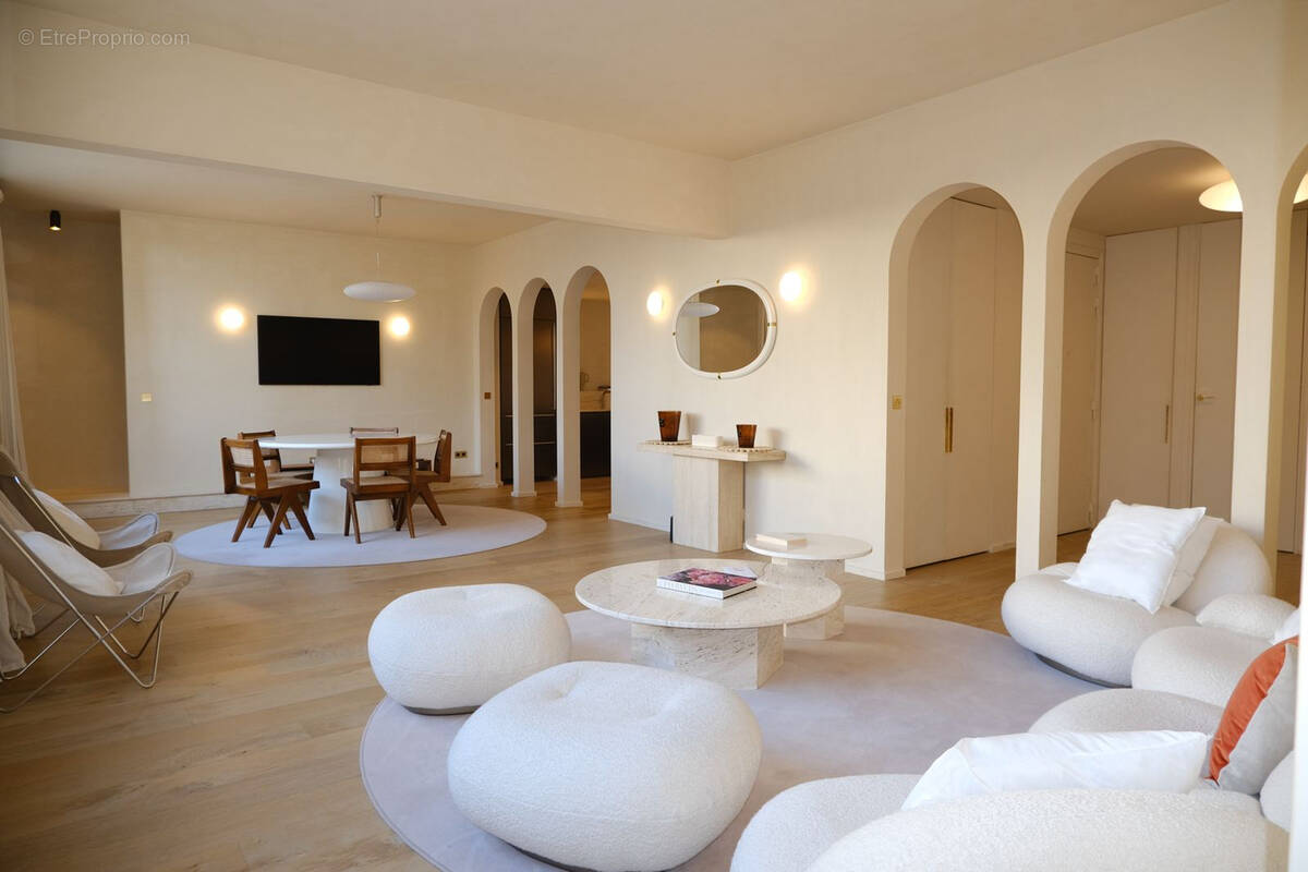 Appartement à PARIS-8E