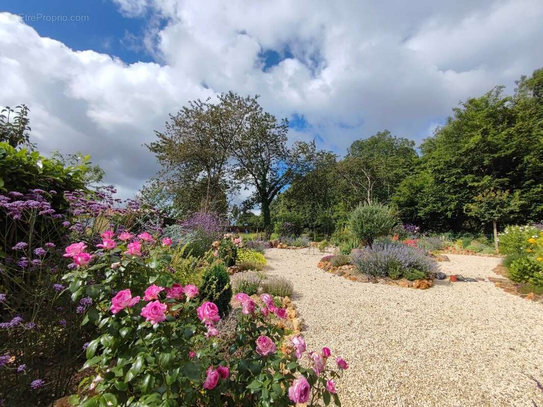 Maison à CHASSENEUIL-SUR-BONNIEURE