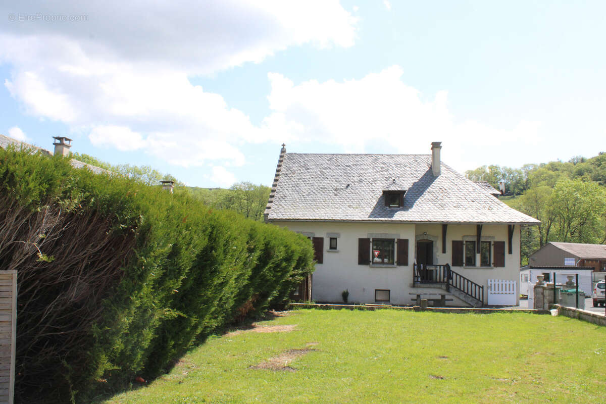 Maison à RIOM-ES-MONTAGNES