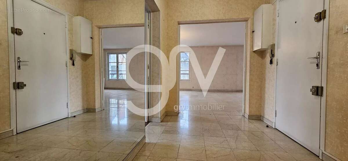Appartement T4  117 m2 avec ascenseur _ à AURILLAC - photo 10