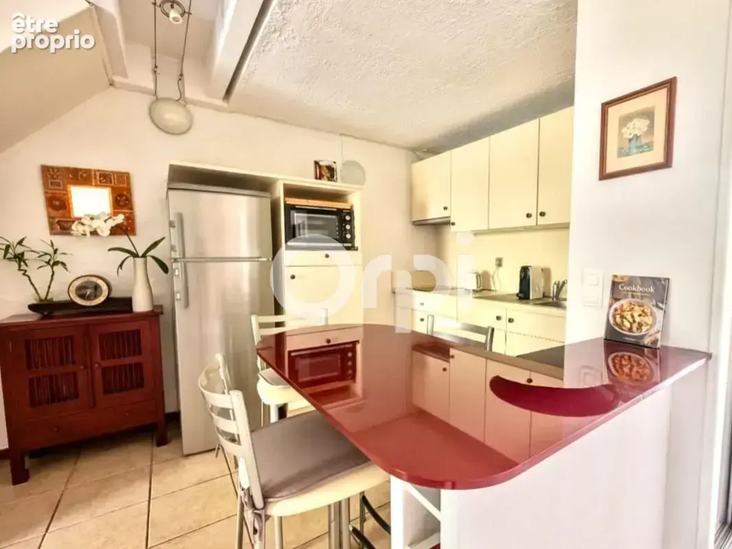 Logement avec terrasse - parking privé et cave - piscine / résidence sécurisée - photo 4