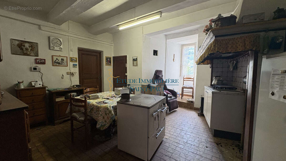Maison 135 m² à Saint-Saturnin-De-Lucian  - photo 9