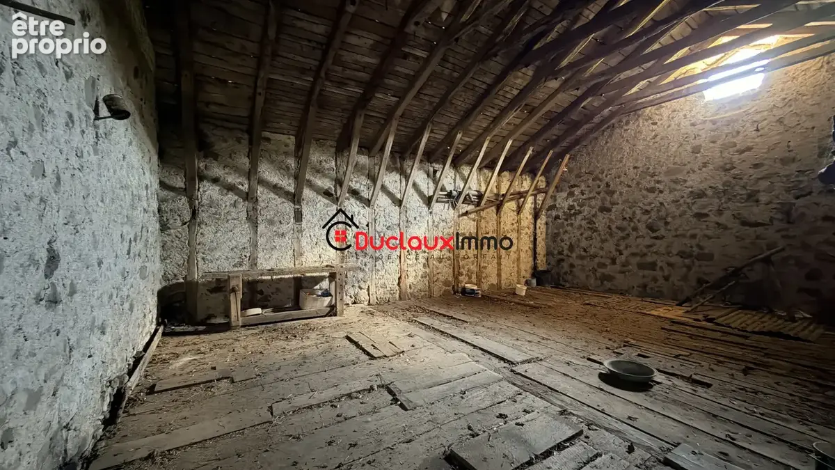 Maison auvergnate en pierre avec grange - photo 11