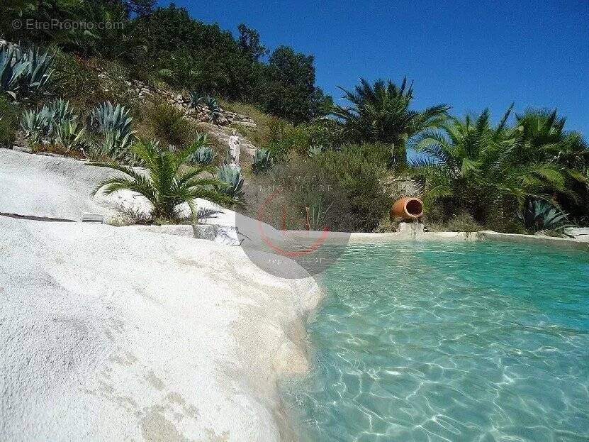 Appartement à LES ADRETS-DE-L&#039;ESTEREL