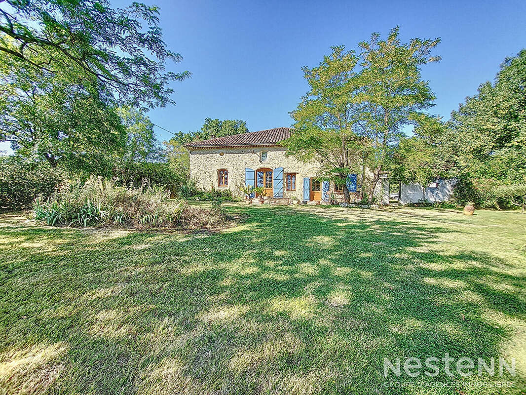 A Vendre Maison en pierre rénovée de cinq pièces sur propriété de plus de 2.4 hectares - photo 21
