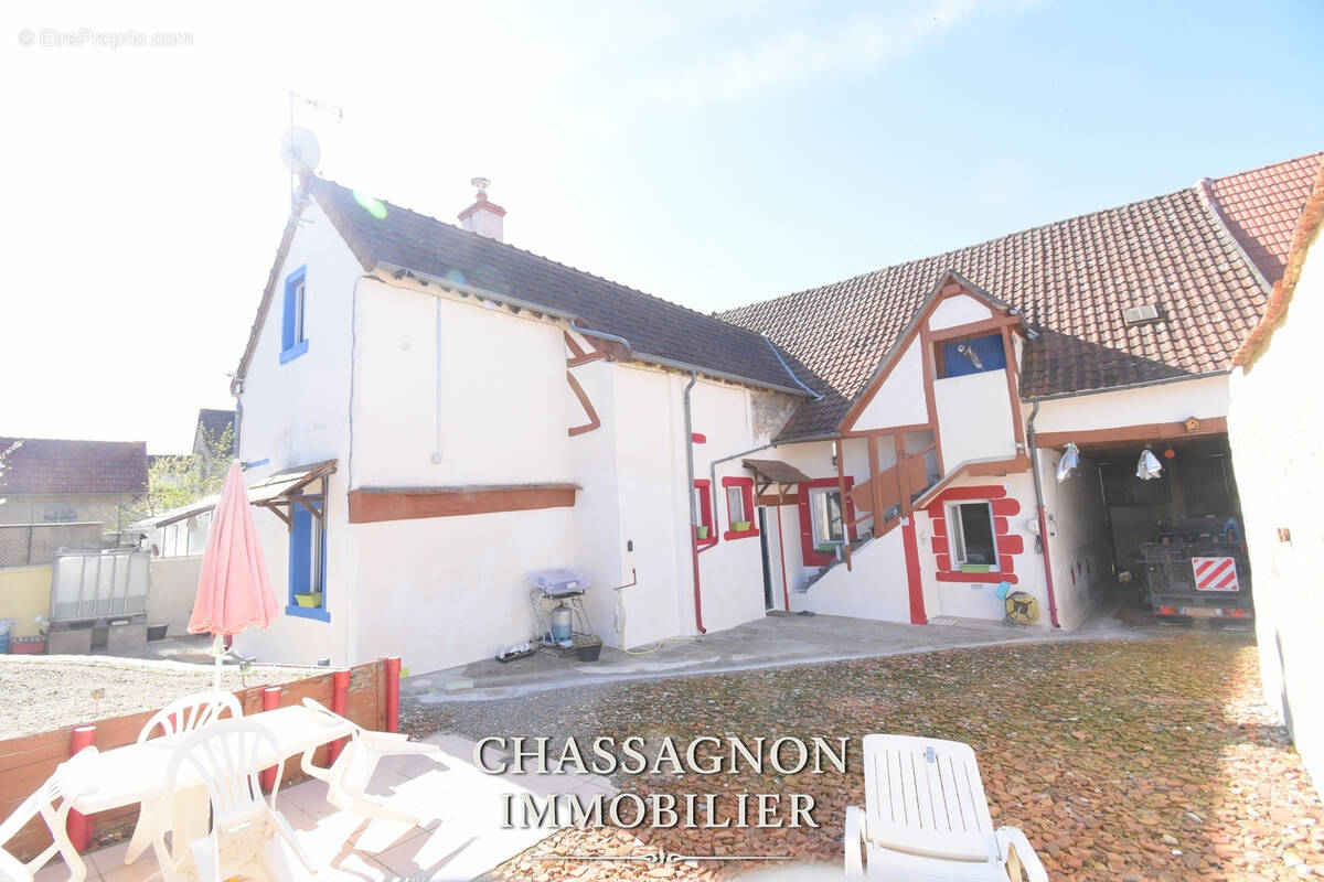 Maison à VILLENEUVE-SUR-ALLIER