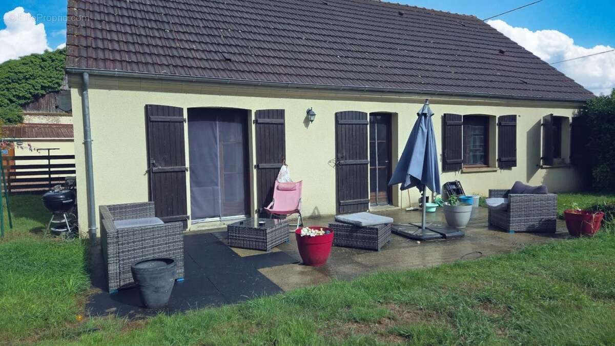 Maison à CHERISY