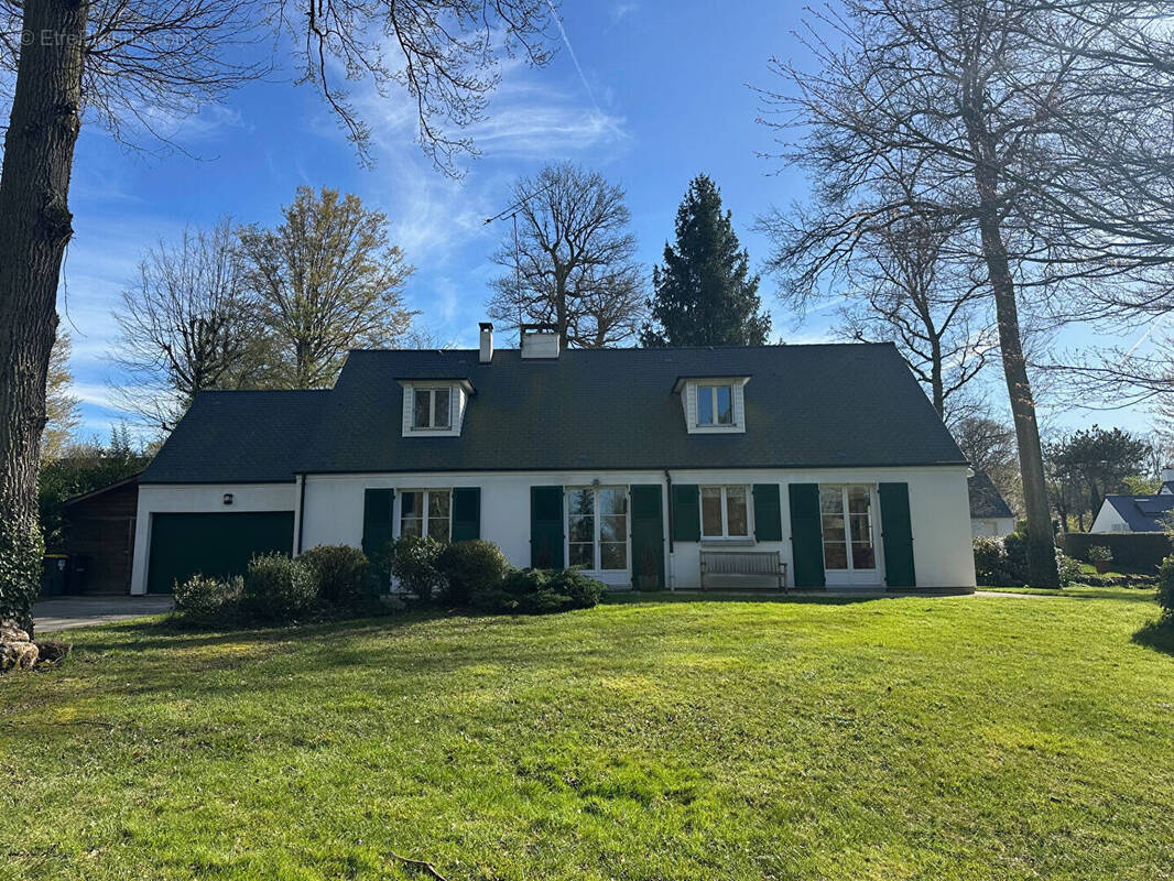 Maison à FEROLLES-ATTILLY