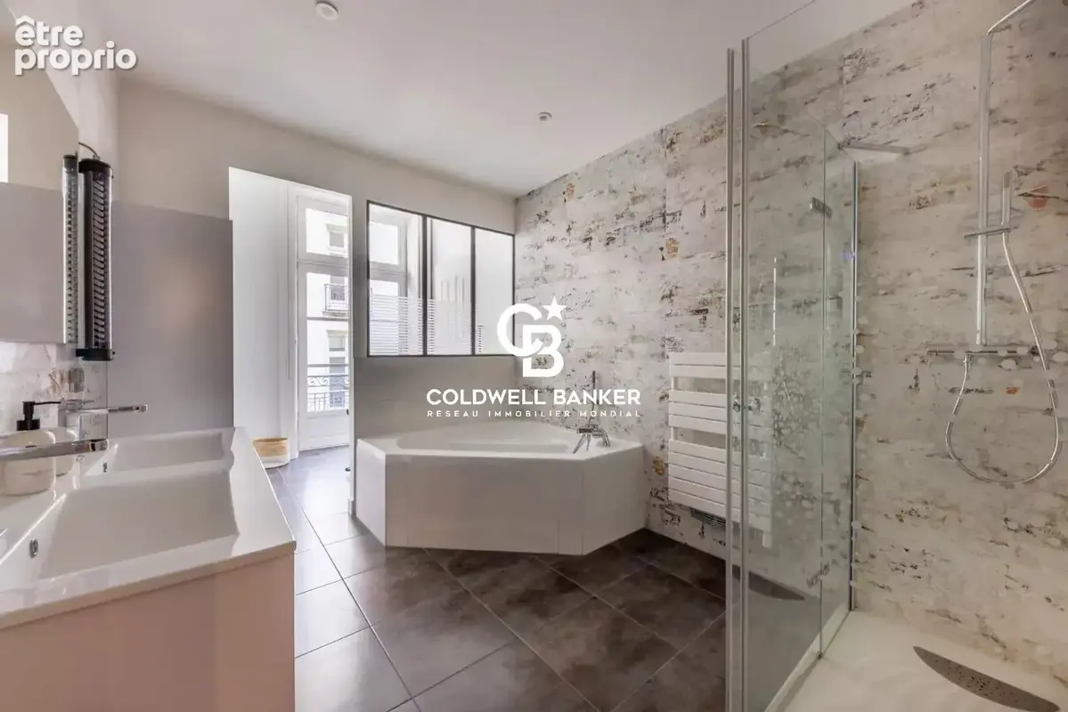 Nantes - rue crebillon - appartement d’exception meublé – prestations haut de gamme - photo 9