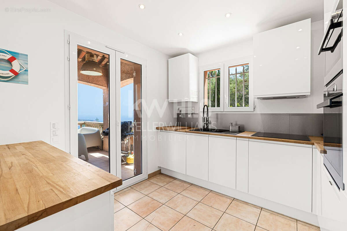 Maison 283 m² à Saint-Raphael  - photo 9