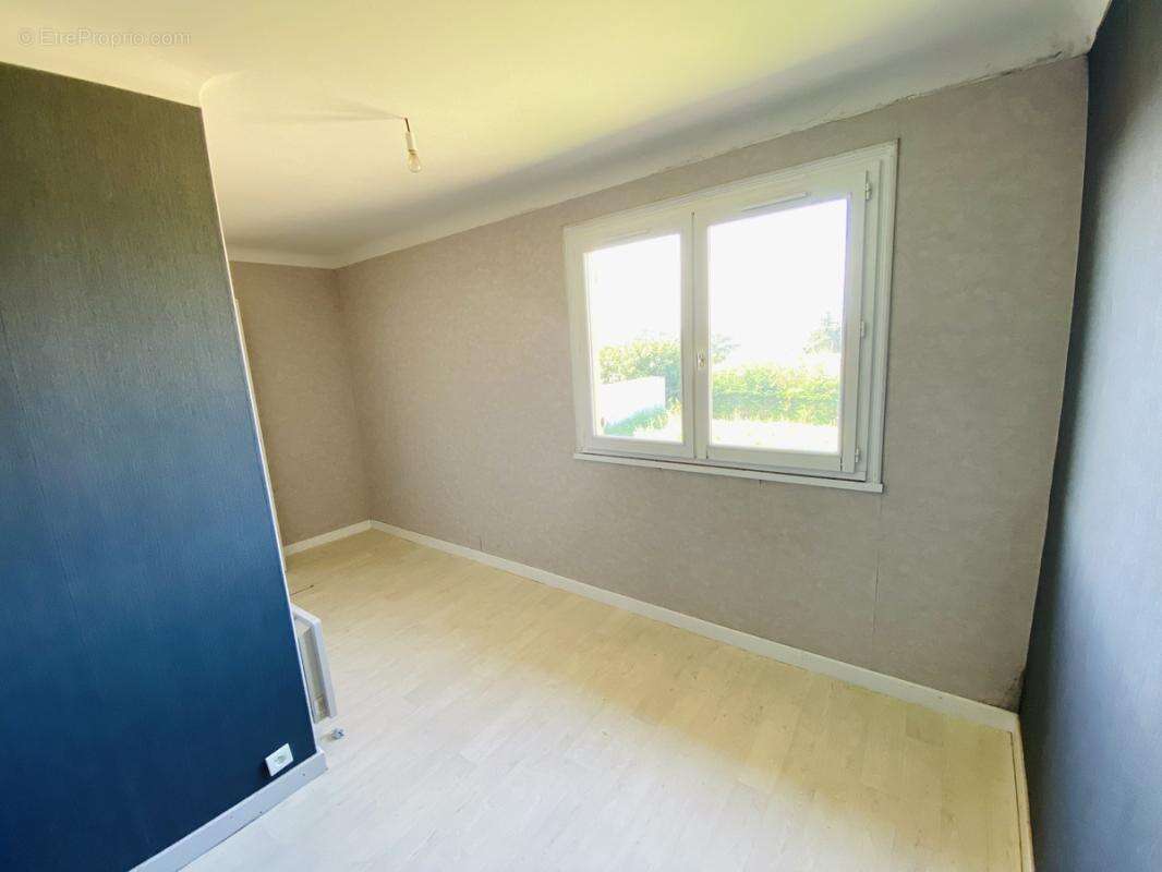 Maison à LA TOUR-DE-SALVAGNY