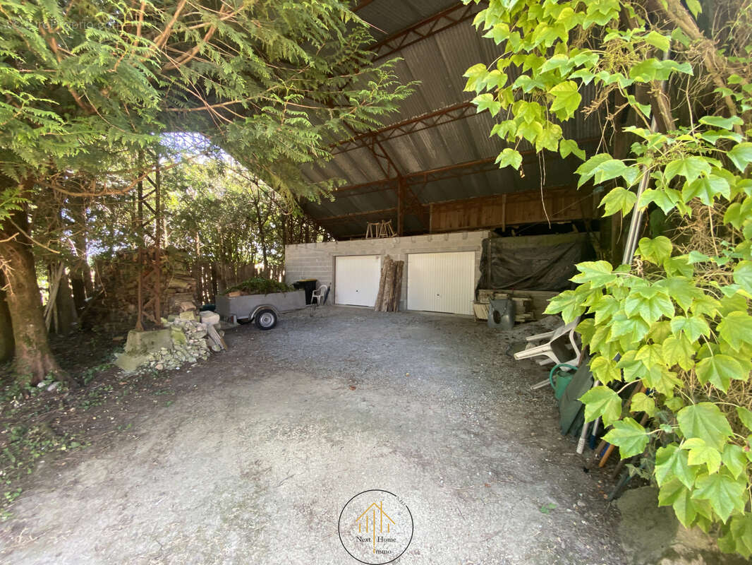 Ensemble immobilier   2 maisons + garages + grange   Bessac (16) - photo 15