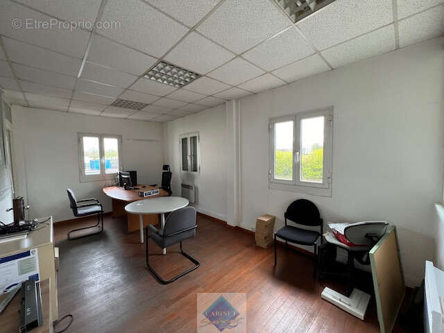 LOCAUX PRO de 5000m2 sur parcelle de 9000m2 - photo 7