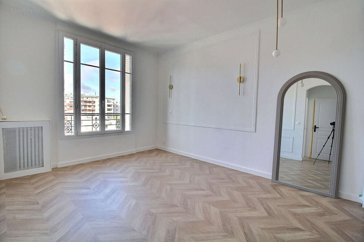 Appartement à COURBEVOIE