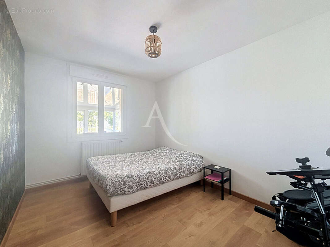 Maison 3 chambres avec vie de plain pied, garage, véranda, terrasse et jardin en impasse - photo 12