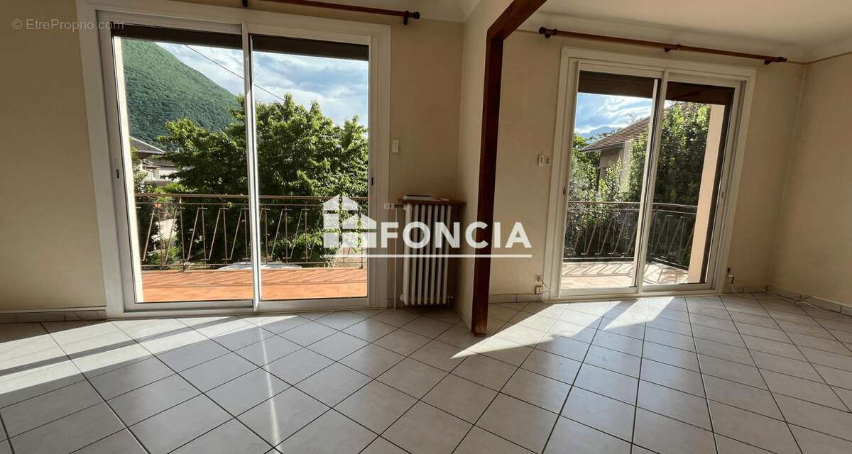 Maison à CHAMP-SUR-DRAC