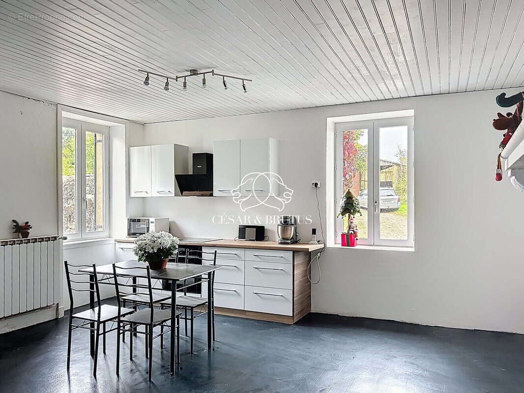 Maison à SAINT-JUST-EN-CHEVALET