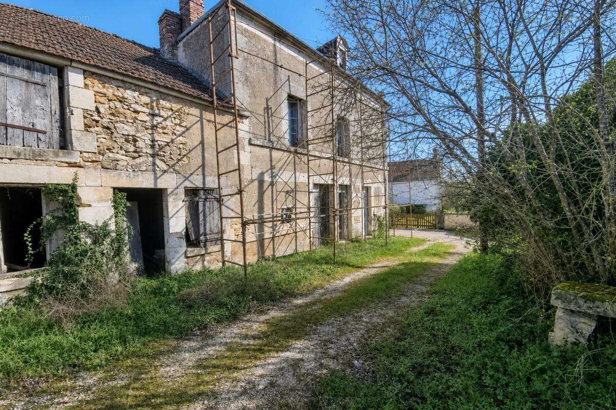 Maison à COULANGES-SUR-YONNE