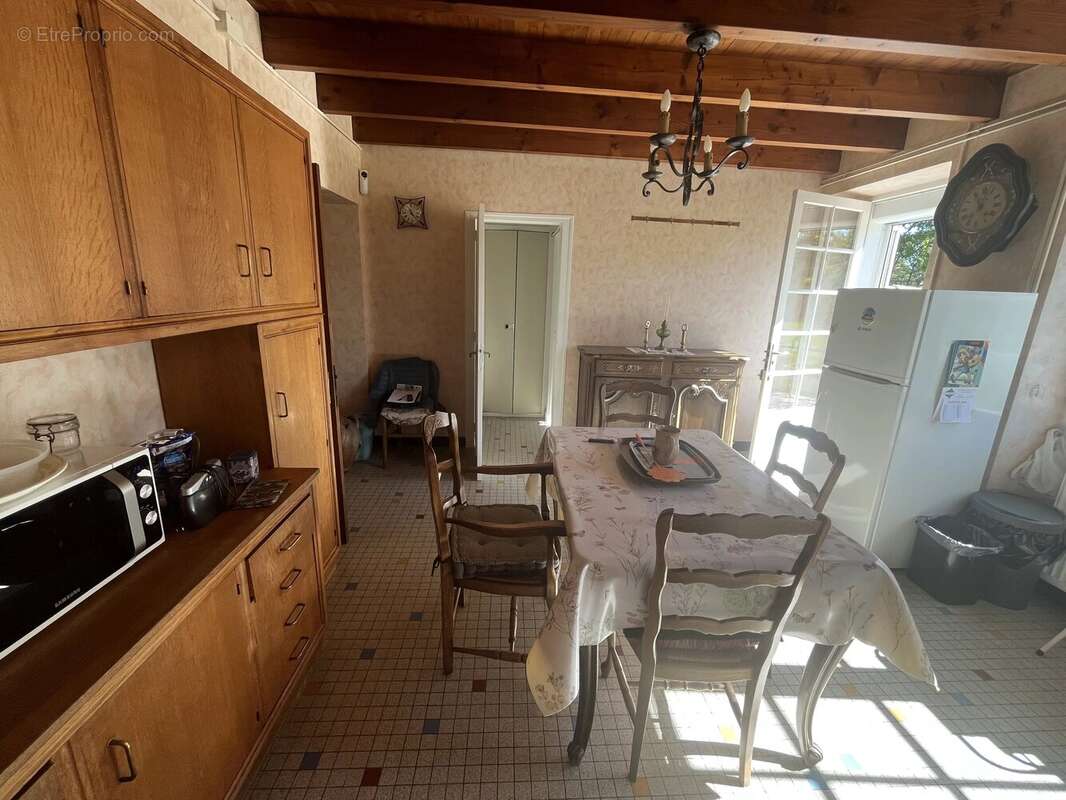 Superbe maison de campagne avec plus de 8 hectares et des boxes à chevaux - photo 5