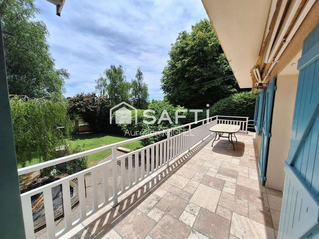 Maison 245 m² à Villieu-Loyes-Mollon  - photo 5