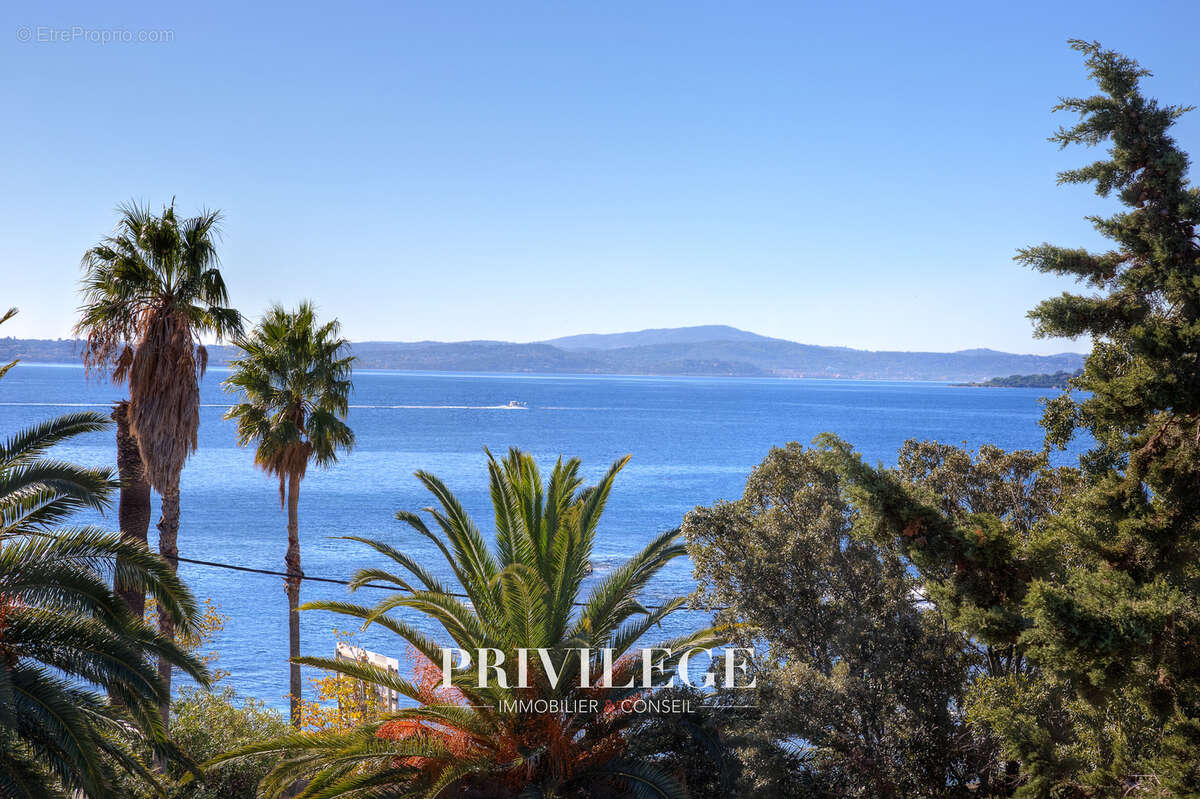 Maison à ROQUEBRUNE-SUR-ARGENS