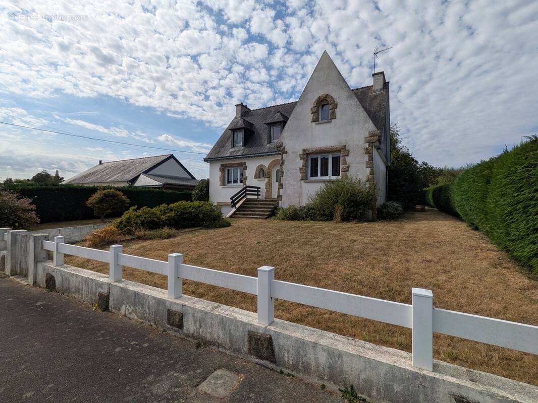 Ploërdut néo bretonne de 123 m² environ 5 pièces avec vie de plain pied parcelle clôturée de 803m² - photo 1