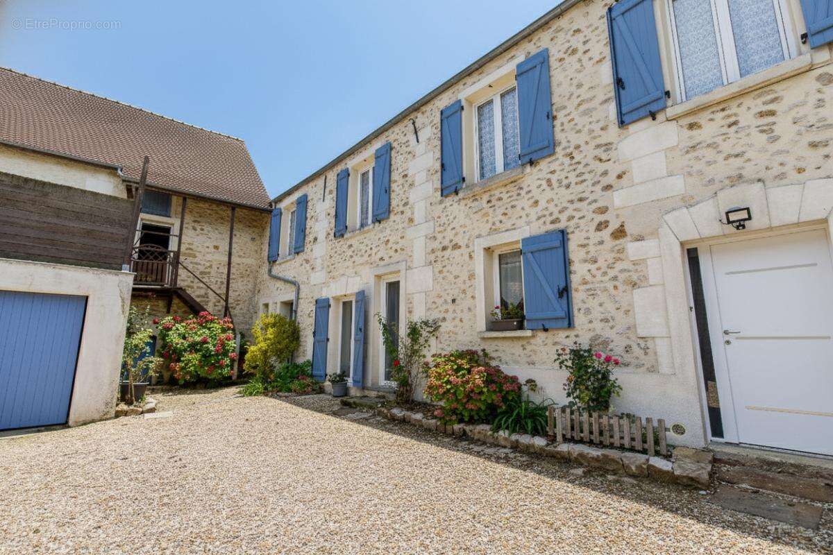 Superbe maison en pierres rénovée de 9 pièces sur Arthies - photo 16