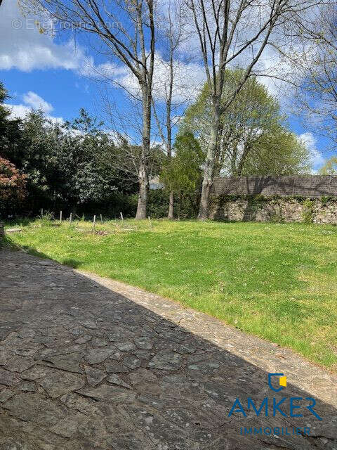 Maison à SAINT-ETIENNE-DE-MONTLUC