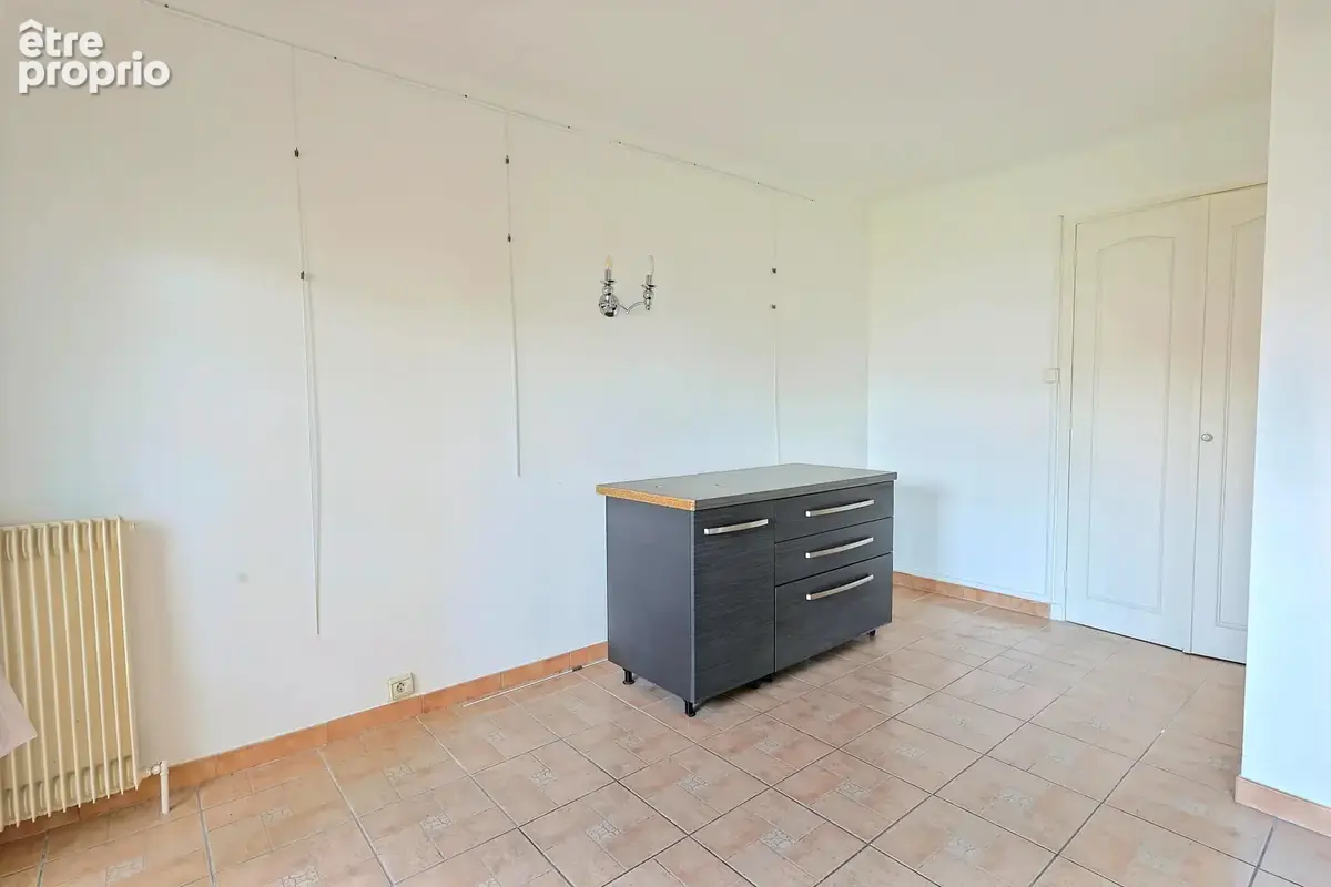 Antibes – Appartement traversant 3/4 pièces en étage élevé, vue mer et verdure - photo 4