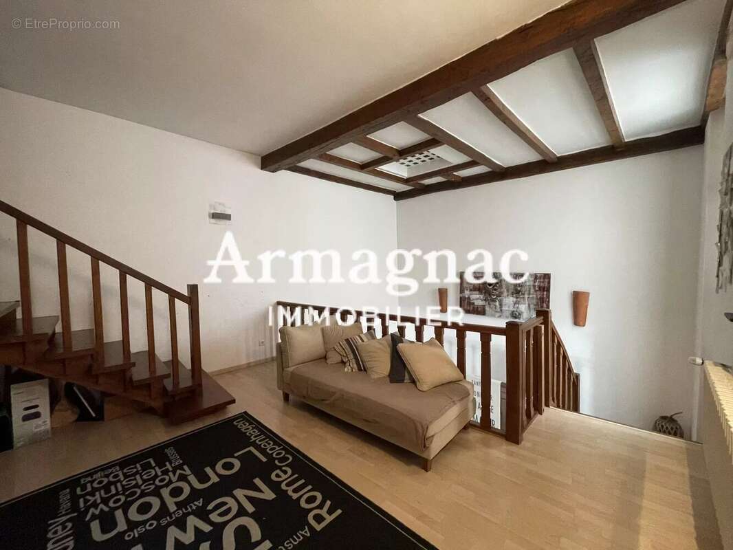 Maison à VIC-FEZENSAC