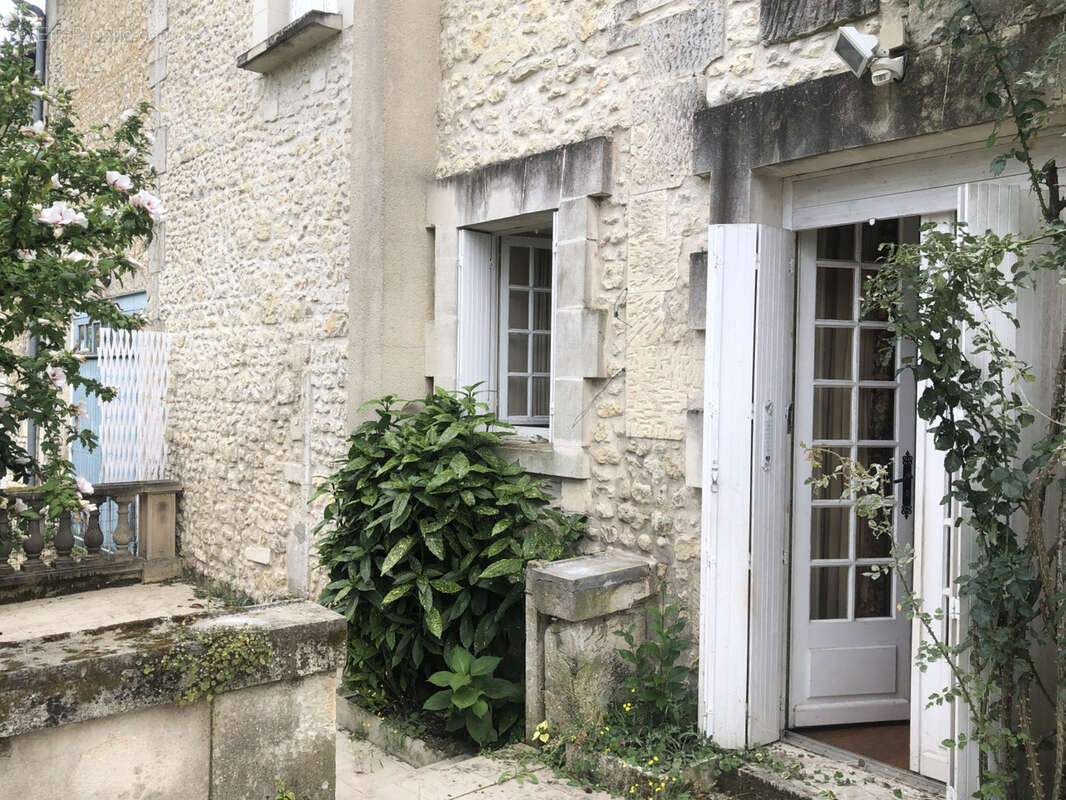 Maison à BARBEZIEUX-SAINT-HILAIRE