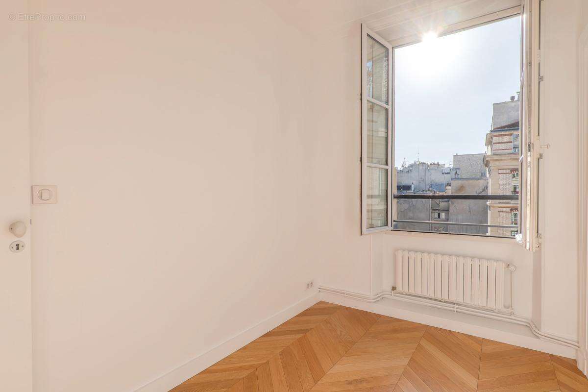 Appartement à PARIS-1E