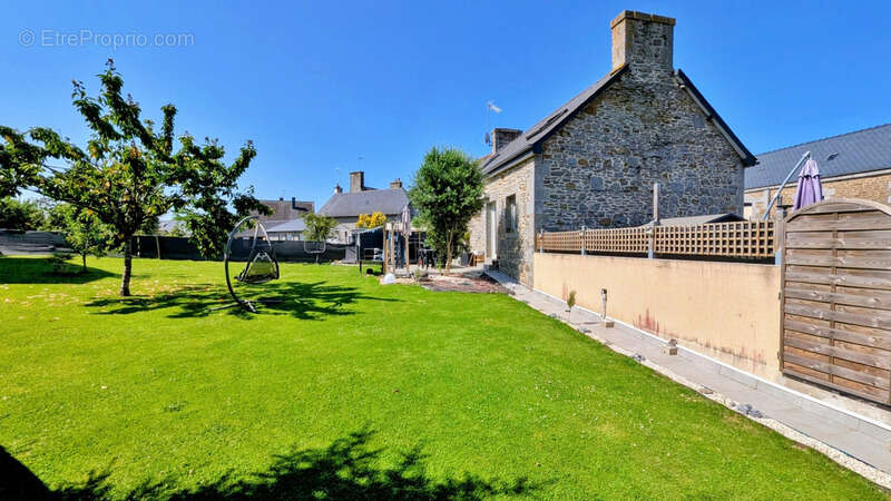 Maison à SAINT-GERMAIN-EN-COGLES