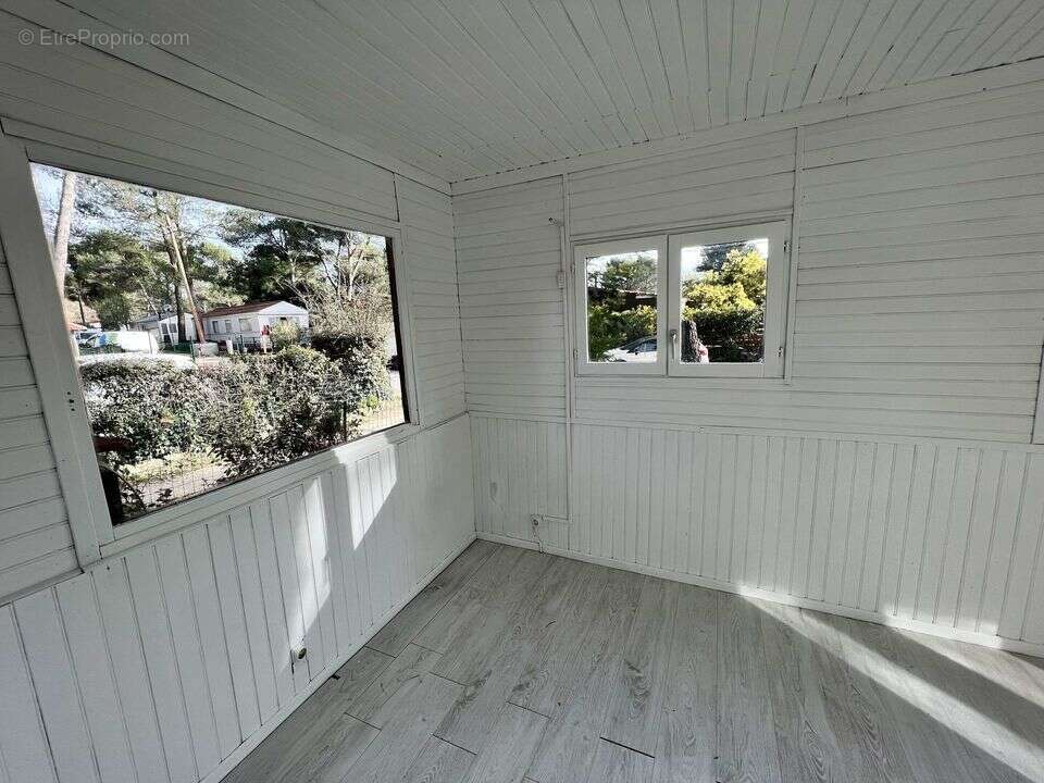 Mobil-home, terrain, habitation legere, chalet, 3 pieces, - Maison à LE CASTELLET