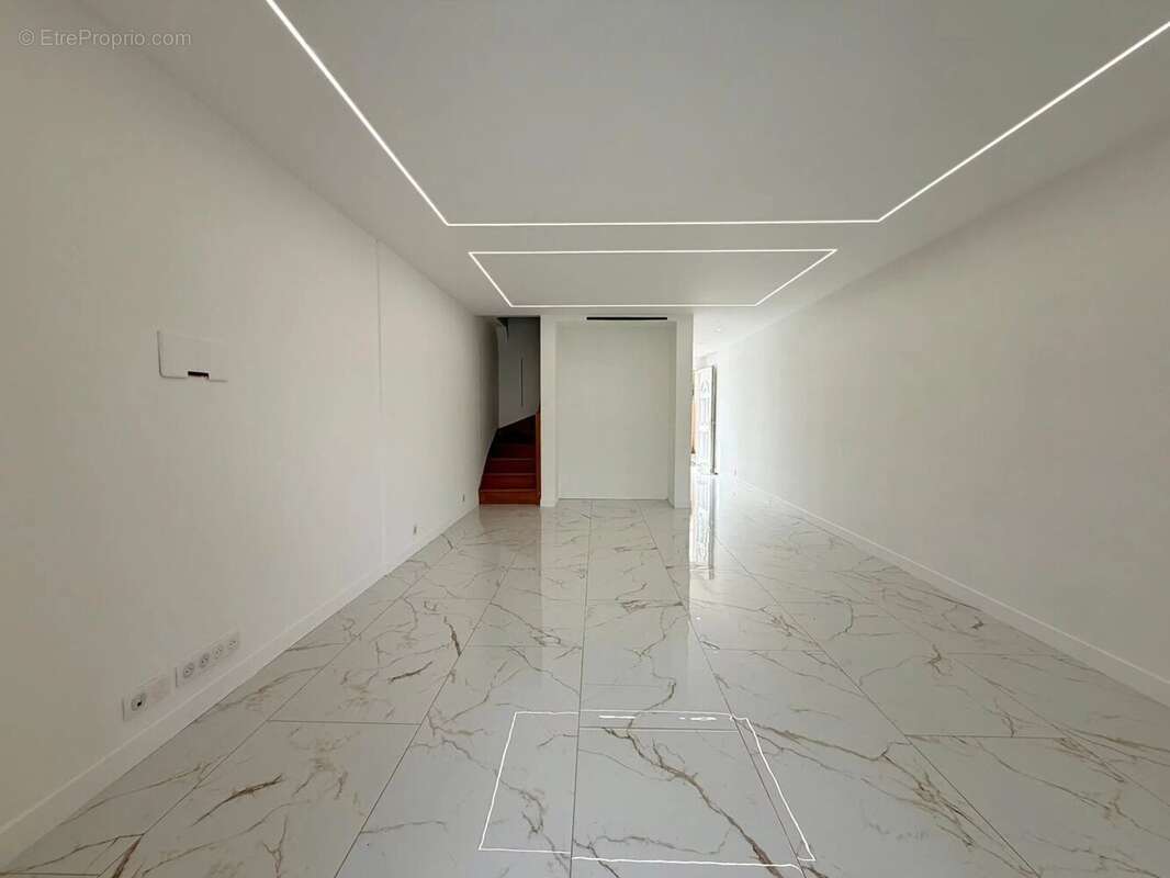 Appartement à CARROS