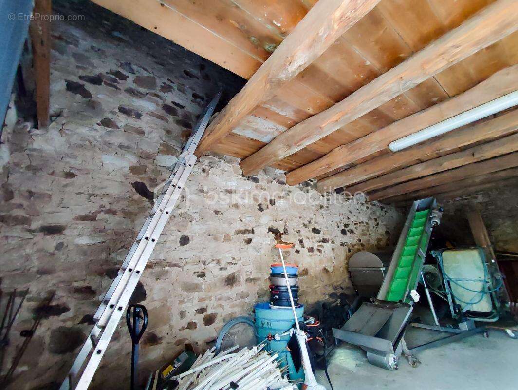 Parking à SAINT-PRIVAT